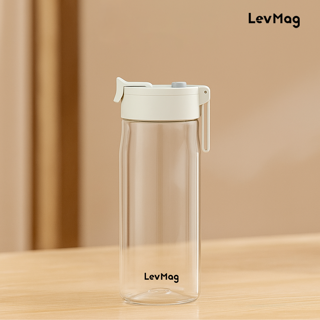 Drinking vessels&Empty bottle&Plastic cups