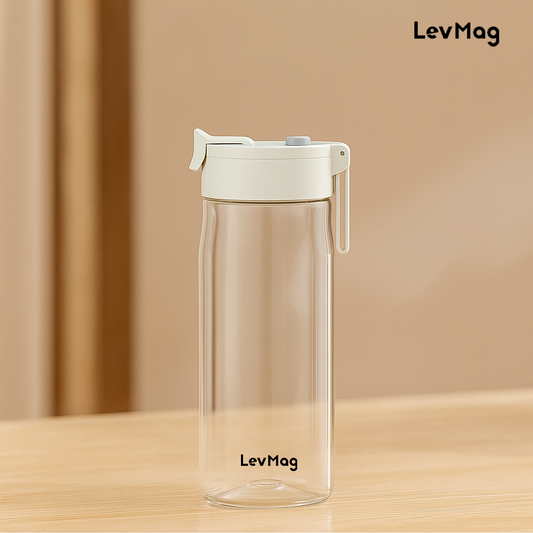 Drinking vessels&Empty bottle&Plastic cups